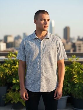 PTO Gray Short-Sleeve Leaf Print Button-Down Shirt